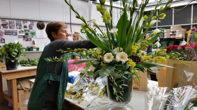 A florist at Longacres putting together an arrangement