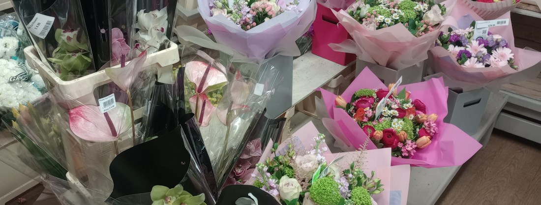 Longacres Chelmsford floristry department with individual fresh cut flowers and hand tied bouquets