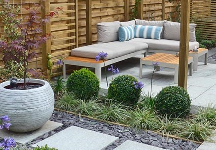 Urban Sanctuary: contemporary ‘no lawn’ garden with an Outdoor Lounge, topiary balls, and statement pots