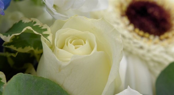 bagshot-handtied-bouquet-arrangement-workshop-sunday-13th-may-2018-blog.jpg