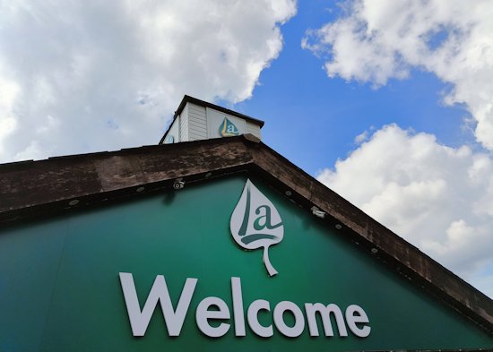 Image of the front of the Longacres Shepperton store
