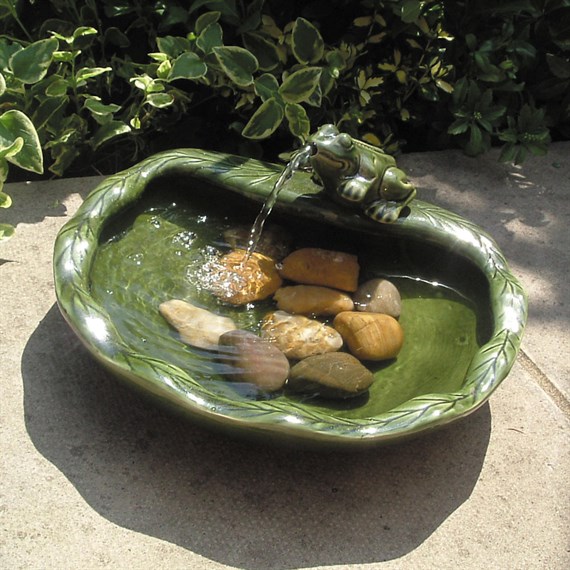 Smart Garden Solar Ceramic Frog Fountain Water Feature (1180020RL)