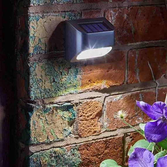 Smart Garden Super Bright Solar Premier Fencer, Wall and Post Light 10L (1007020)