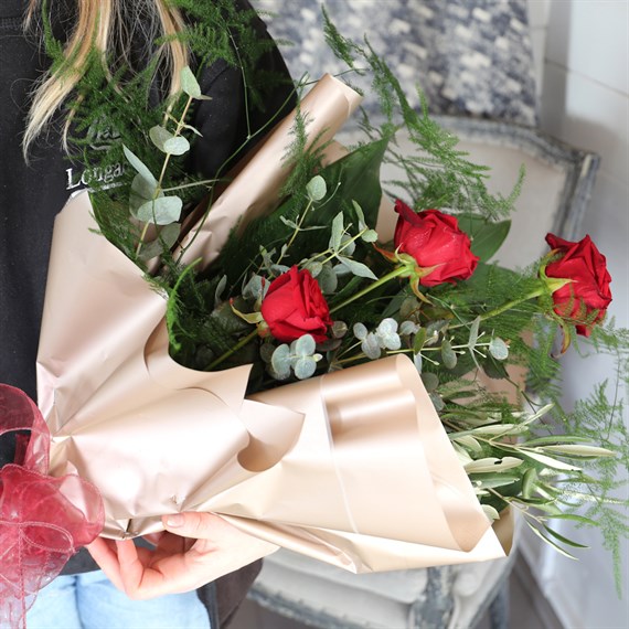 Valentine's Day Bundle Offer - 3 Little Kisses Red Roses With Teddy & Lindt Lindor Choolates