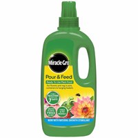 Miracle Gro Pour and Feed Plant Food 1L (121176)
