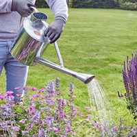 Smart Garden Long Reach Watering Can – 9L (6514011)