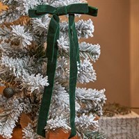 Three Kings 18cm 8 Pack of Long Tail Velvet Christmas Tree Bows Emerald (2551068)