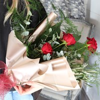 Valentine's Day Bundle Offer - 3 Little Kisses Red Roses With Teddy & Lindt Lindor Choolates